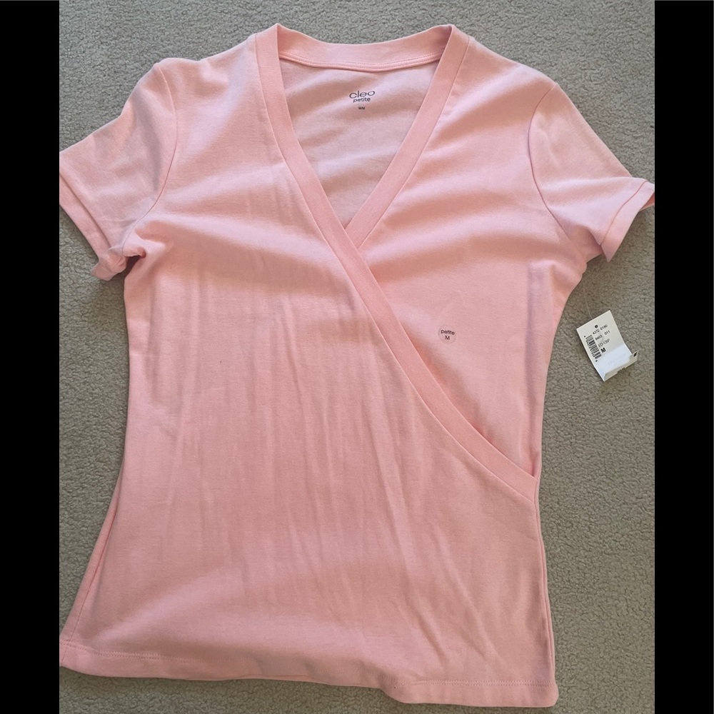 🌾 petite V neck tee